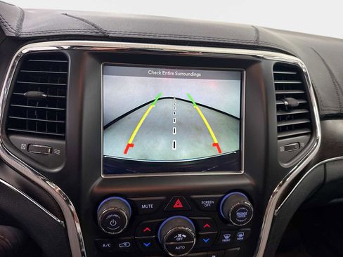 Used 2018 Jeep Grand Cherokee Limited image 23