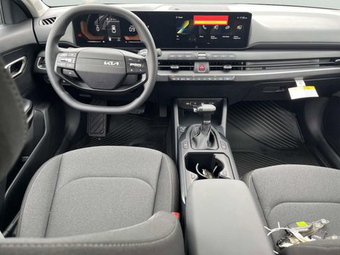 New 2025 Kia K4 LXS image 13