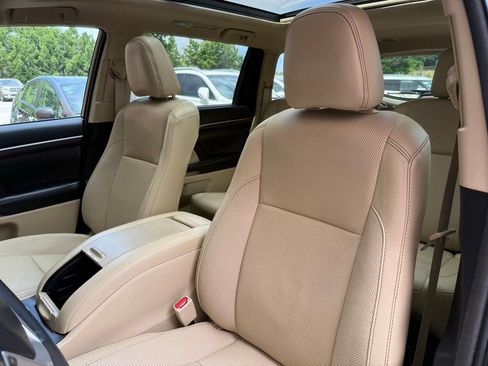 Used 2016 Toyota Highlander Limited Platinum AWD/4WD image 10