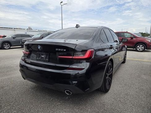 Used 2022 BMW 330e w/ M Sport Package RWD image 4