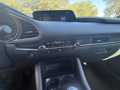 Used 2024 MAZDA MAZDA3 s image 22