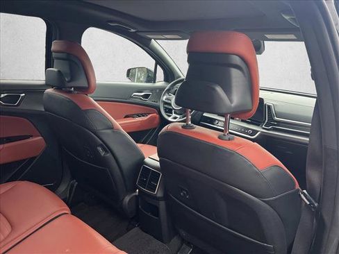 Used 2025 Kia Sportage SX image 21