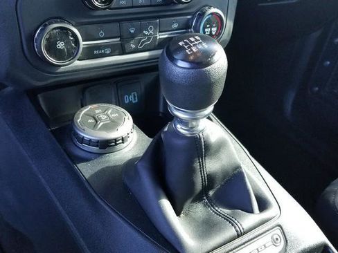 Used 2022 Ford Bronco Base image 18