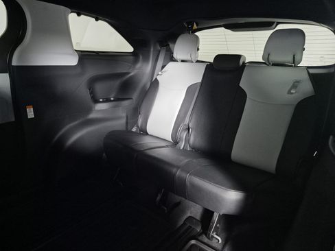 New 2026 Toyota Sienna XSE FWD image 33