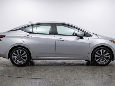 Used 2025 Nissan Versa SV image 11