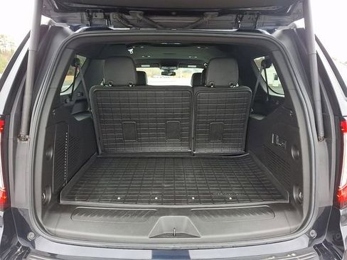 Used 2024 GMC Yukon XL SLT w/ SLT Luxury Package image 28