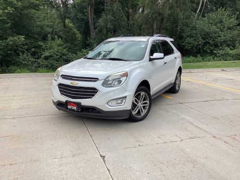 Used 2017 Chevrolet Equinox Premier w/ Enhanced Convenience Package AWD/4WD image 2
