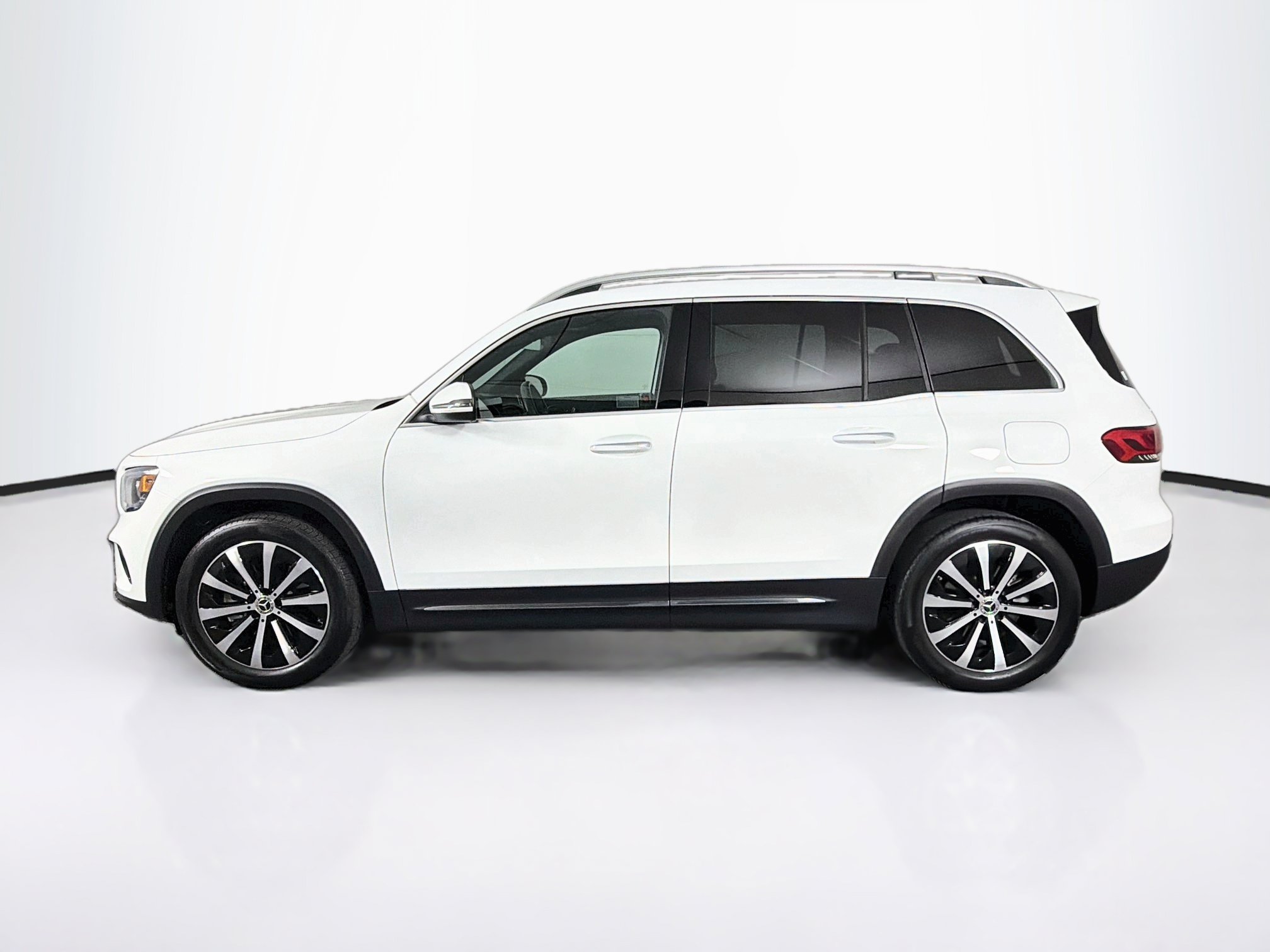 Used 2022 Mercedes-Benz GLB 250 4MATIC image 4