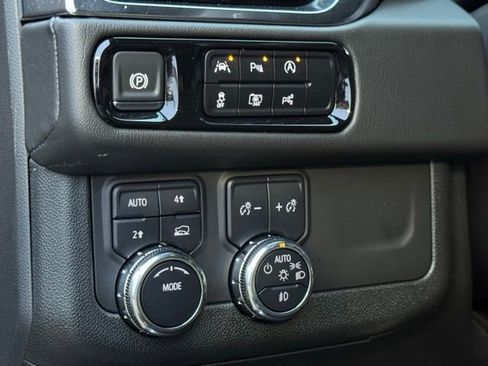 Used 2025 GMC Yukon XL Denali image 23