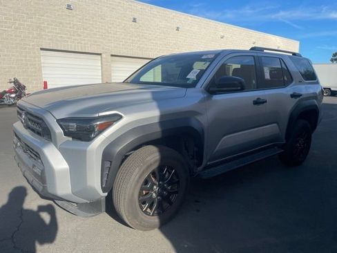 Used 2025 Toyota 4Runner SR5 AWD/4WD image 4