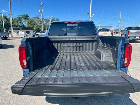Used 2024 GMC Sierra 1500 Denali w/ Technology Package AWD/4WD image 8