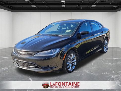 Used 2015 Chrysler 200 S w/ Comfort Group image 4