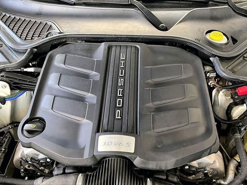 Used 2016 Porsche Panamera S image 31