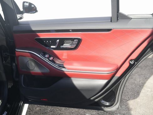 Used 2022 Mercedes-Benz S 580 4MATIC Sedan w/ AMG Line Package image 36