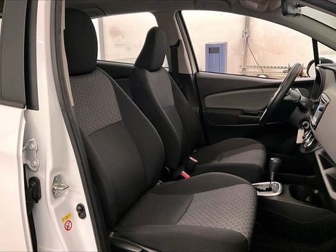 Used 2016 Toyota Yaris LE image 7