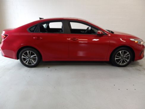Used 2023 Kia Forte LXS FWD image 2