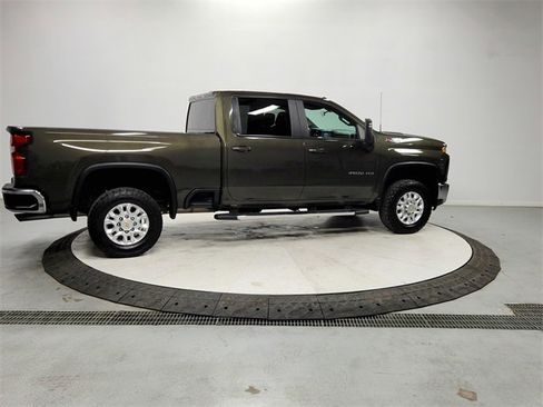Used 2022 Chevrolet Silverado 3500 LT w/ Convenience Package image 8