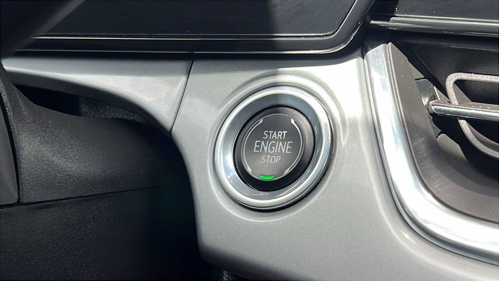Certified 2025 Chevrolet Trax LT FWD image 27