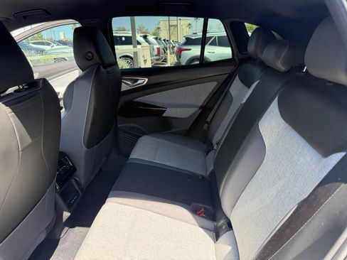 Used 2023 Volkswagen ID.4 Pro RWD image 17