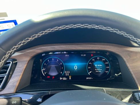 Used 2025 Volkswagen Atlas SE image 11