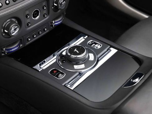 Used 2019 Rolls-Royce Dawn RWD image 36