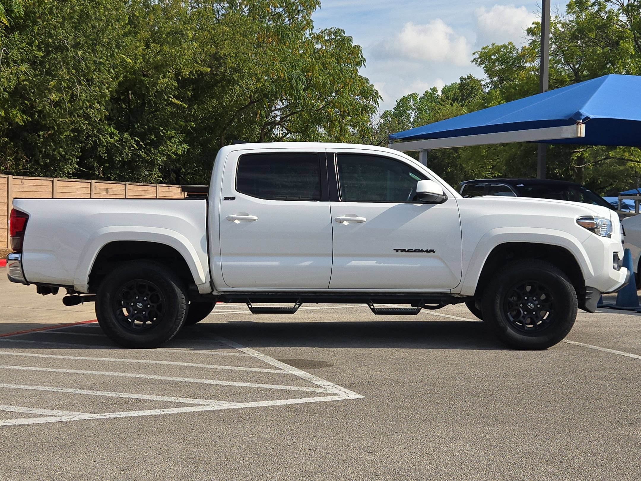 Used 2021 Toyota Tacoma SR5 RWD image 2