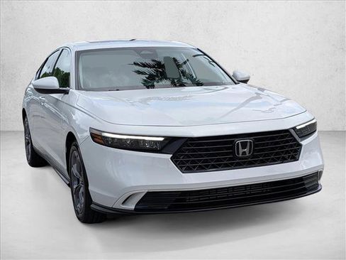 Certified 2023 Honda Accord EX image 3