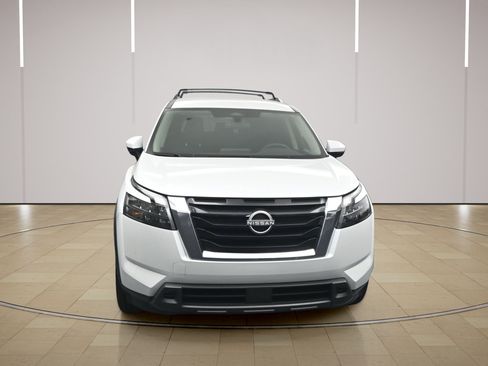 Certified 2025 Nissan Pathfinder SV FWD image 2