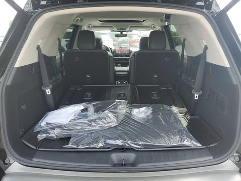 New 2026 Nissan Pathfinder Platinum AWD/4WD image 12
