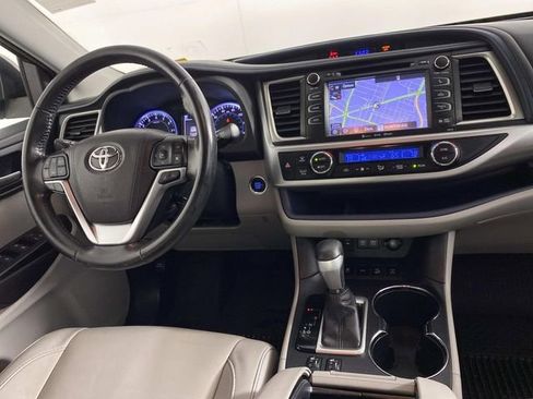 Used 2017 Toyota Highlander XLE image 13