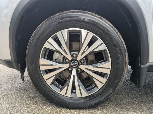Used 2023 Nissan Rogue SV FWD image 10