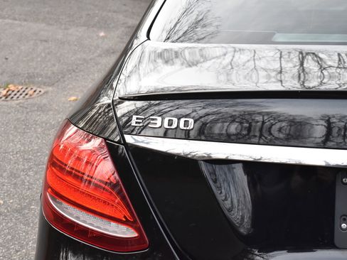 Used 2019 Mercedes-Benz E 300 image 16
