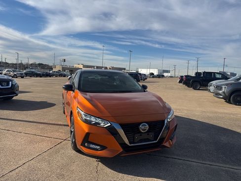 Certified 2021 Nissan Sentra SR image 2