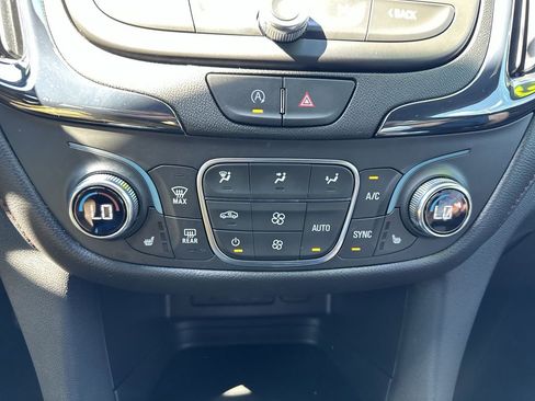 Used 2024 Chevrolet Equinox RS FWD image 28
