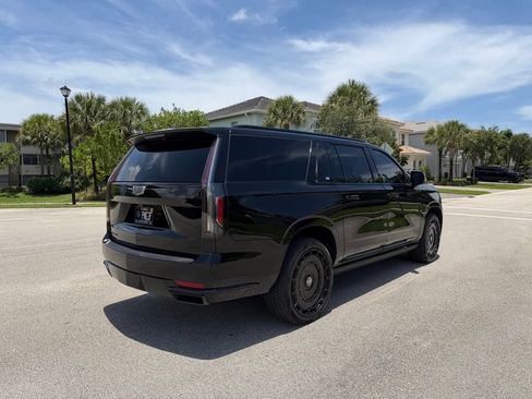 Used 2024 Cadillac Escalade ESV Sport w/ LPO, ONYX Package AWD/4WD image 6