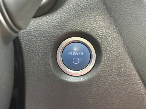 Used 2021 Toyota Corolla LE FWD image 17