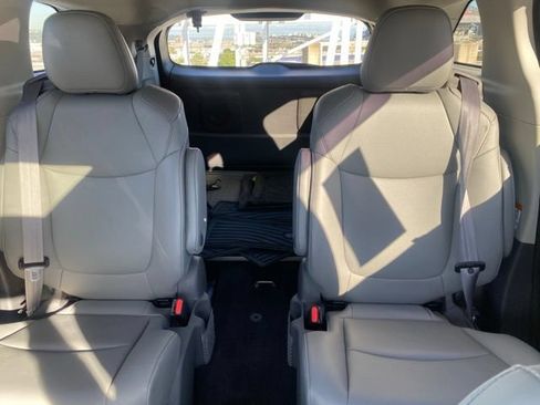 Used 2021 Toyota Sienna XLE AWD/4WD image 20