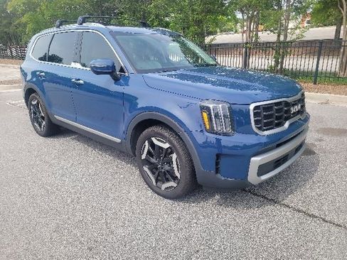 Used 2023 Kia Telluride S w/ S Sunroof Package FWD image 3