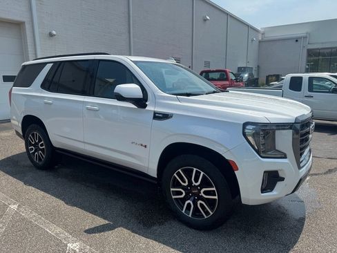 Used 2023 GMC Yukon AT4 w/ AT4 Premium Package AWD/4WD image 7