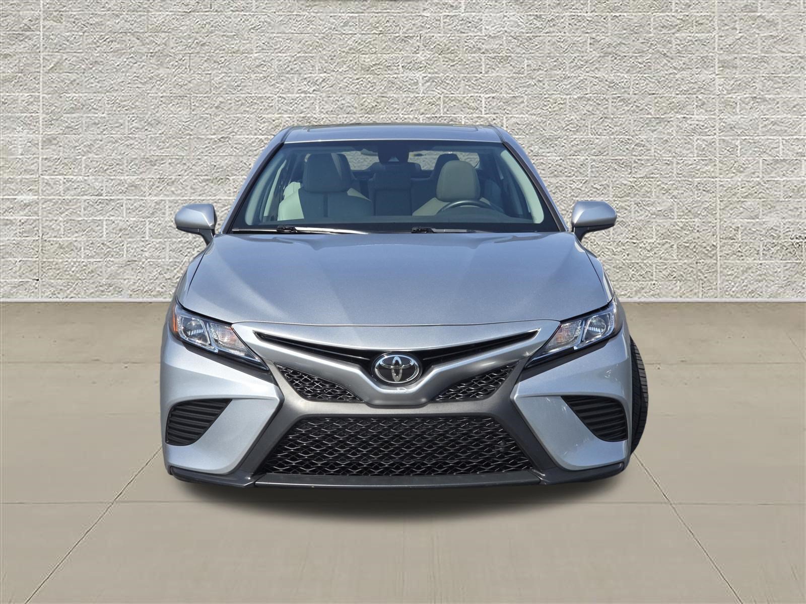 Used 2020 Toyota Camry SE FWD image 2