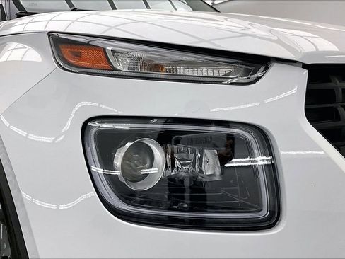 Used 2024 Hyundai Venue Limited FWD image 29