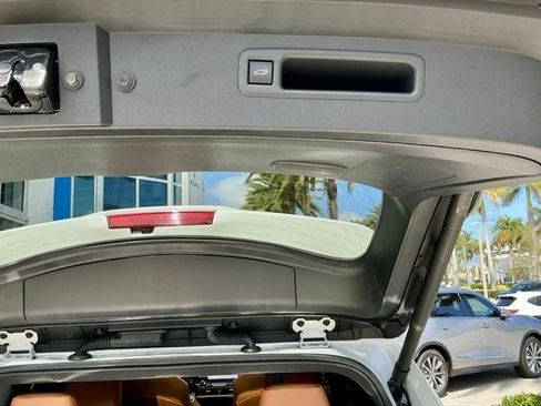 Used 2025 Toyota Highlander Platinum image 13