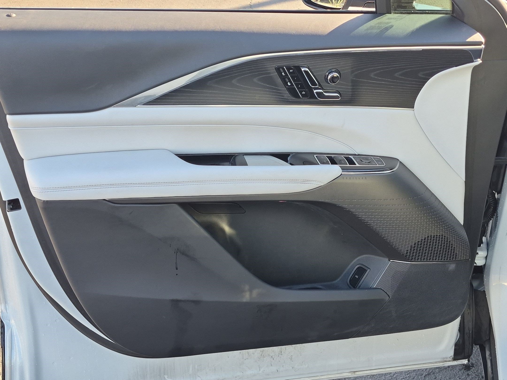 Used 2024 Cadillac Lyriq Luxury RWD image 14