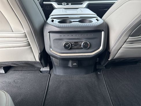 New 2025 Ford Expedition Active image 23