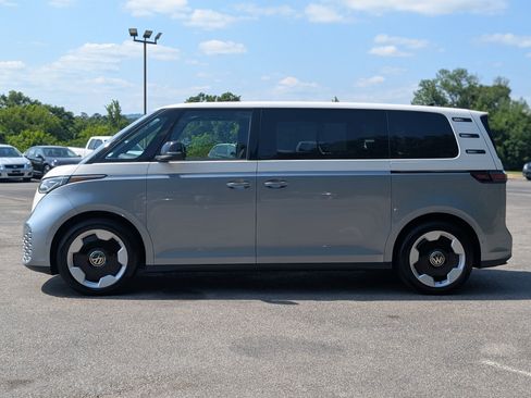 Used 2025 Volkswagen ID. Buzz Pro S Plus RWD image 6