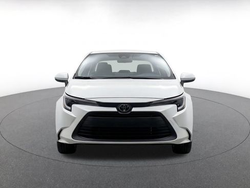 Used 2025 Toyota Corolla LE FWD image 2