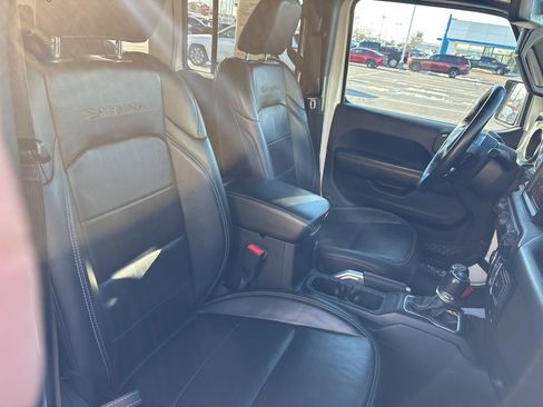 Used 2018 Jeep Wrangler Unlimited Sahara w/ Uconnect 4C Nav & Sound Group image 24