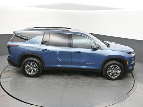 Used 2025 Chevrolet Traverse LT image 38