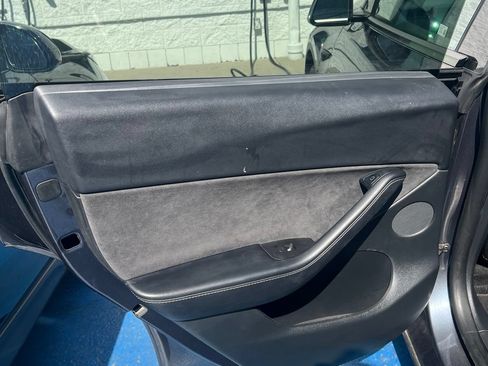 Used 2021 Tesla Model Y Long Range AWD/4WD image 8