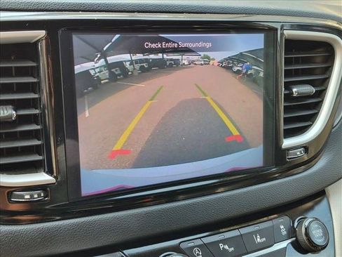Used 2023 Chrysler Pacifica Touring-L FWD image 14